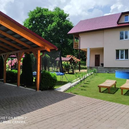 Апартаменти З Двома Спальнями І Кухнею Jaremče Esterno foto