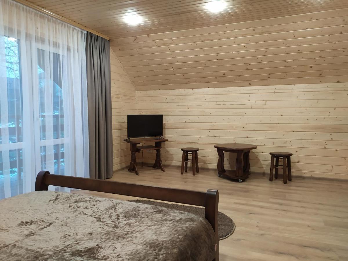 Апартаменти З Двома Спальнями І Кухнею Jaremče Esterno foto